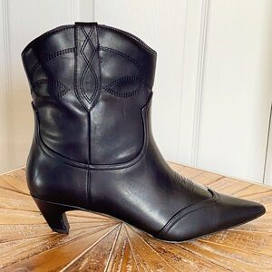 NWT JustFab Black Faux Leather Western Booties in Size 10